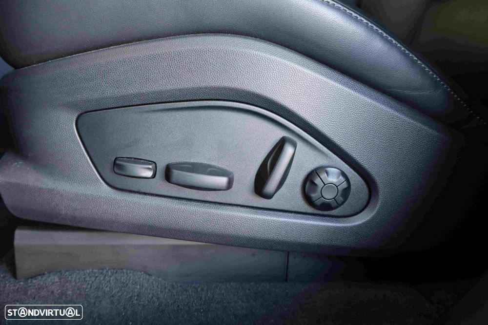 Porsche Macan Electric 4 - 21