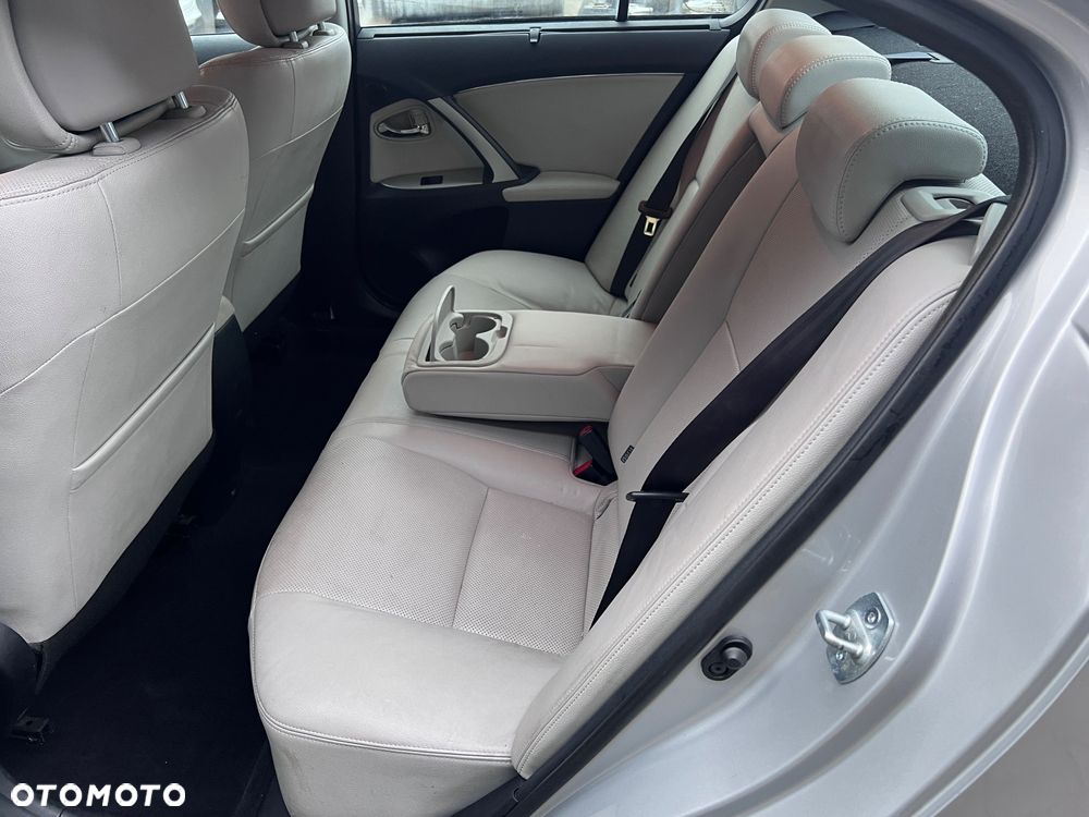 Toyota Avensis 1.8 Premium MS - 12