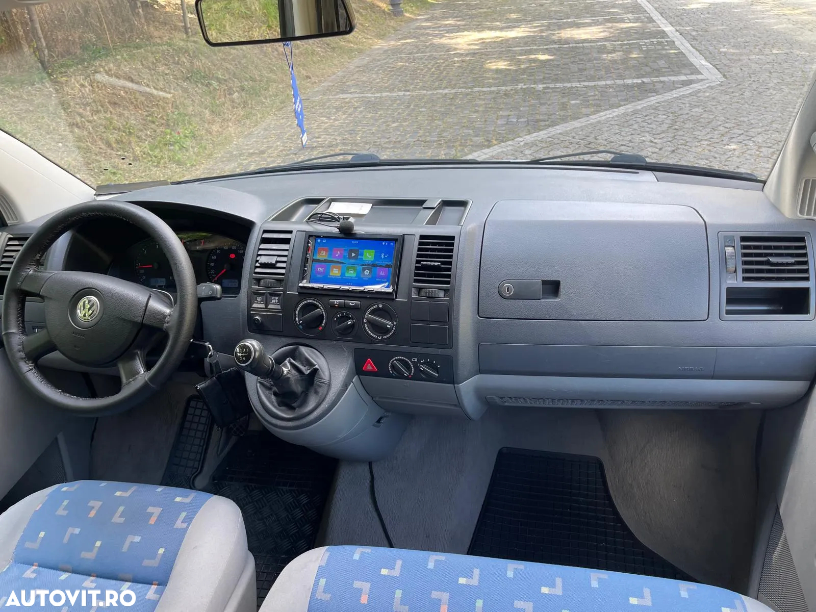 Volkswagen Caravelle - 7