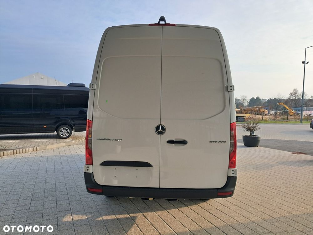Mercedes-Benz Sprinter - 7