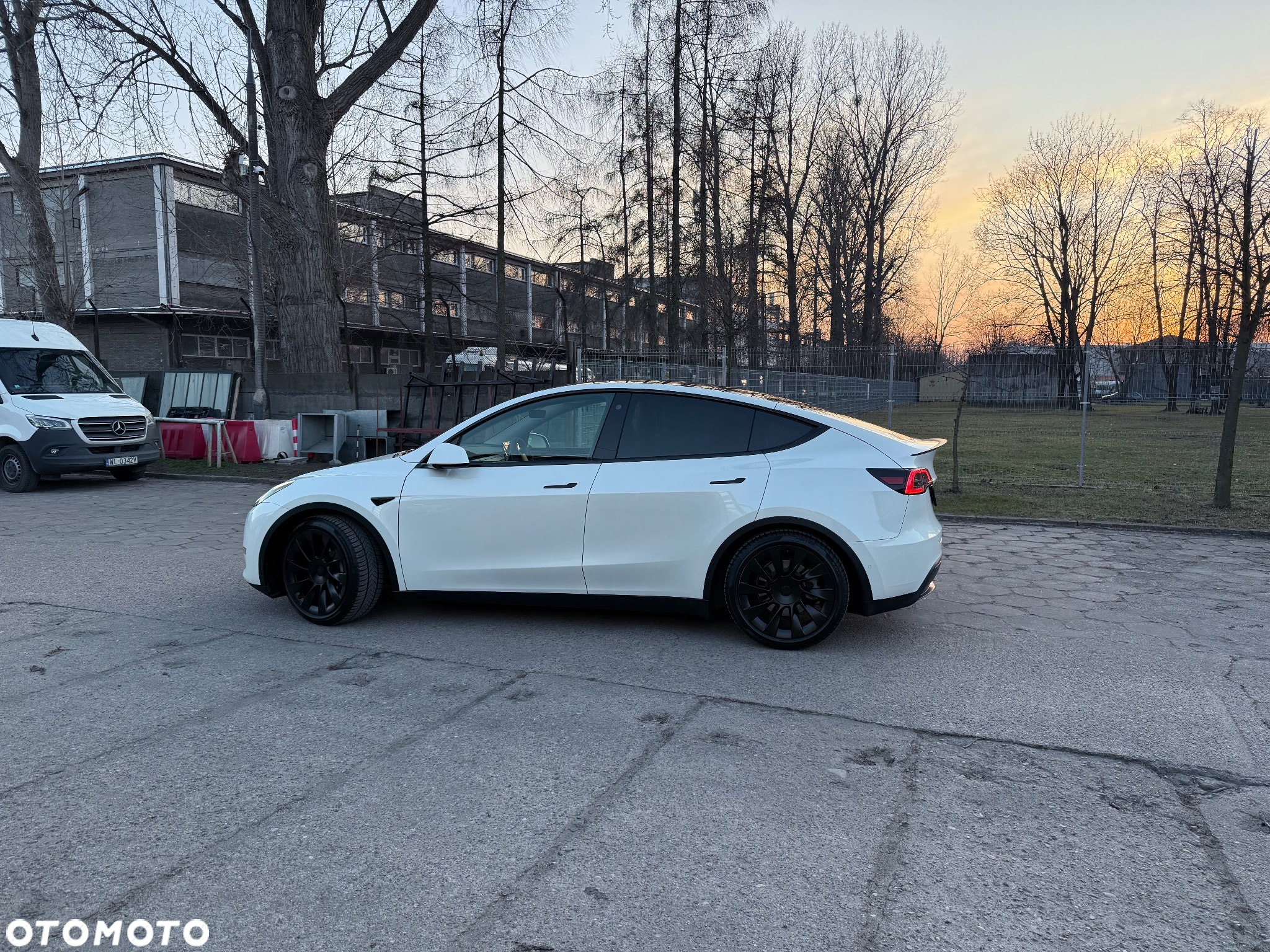 Tesla Y Model Long Range Dual Motor AWD - 2
