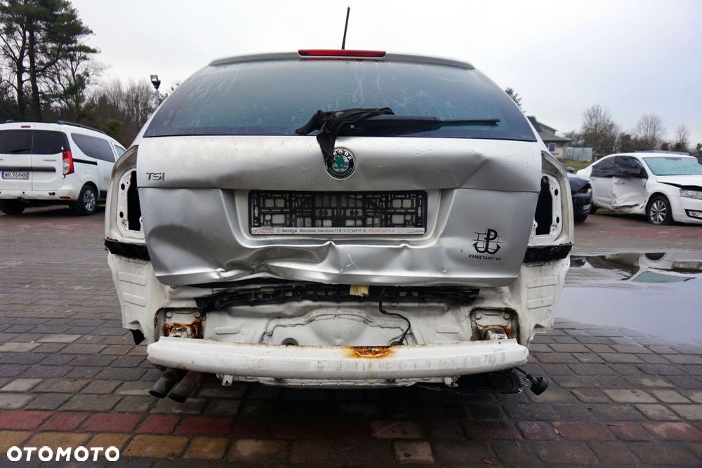 SKODA OCTAVIA II LIFT KOMBI 2010 9156 1.4 TSI CAXA 122KM MPH SREBRNY na części - 4