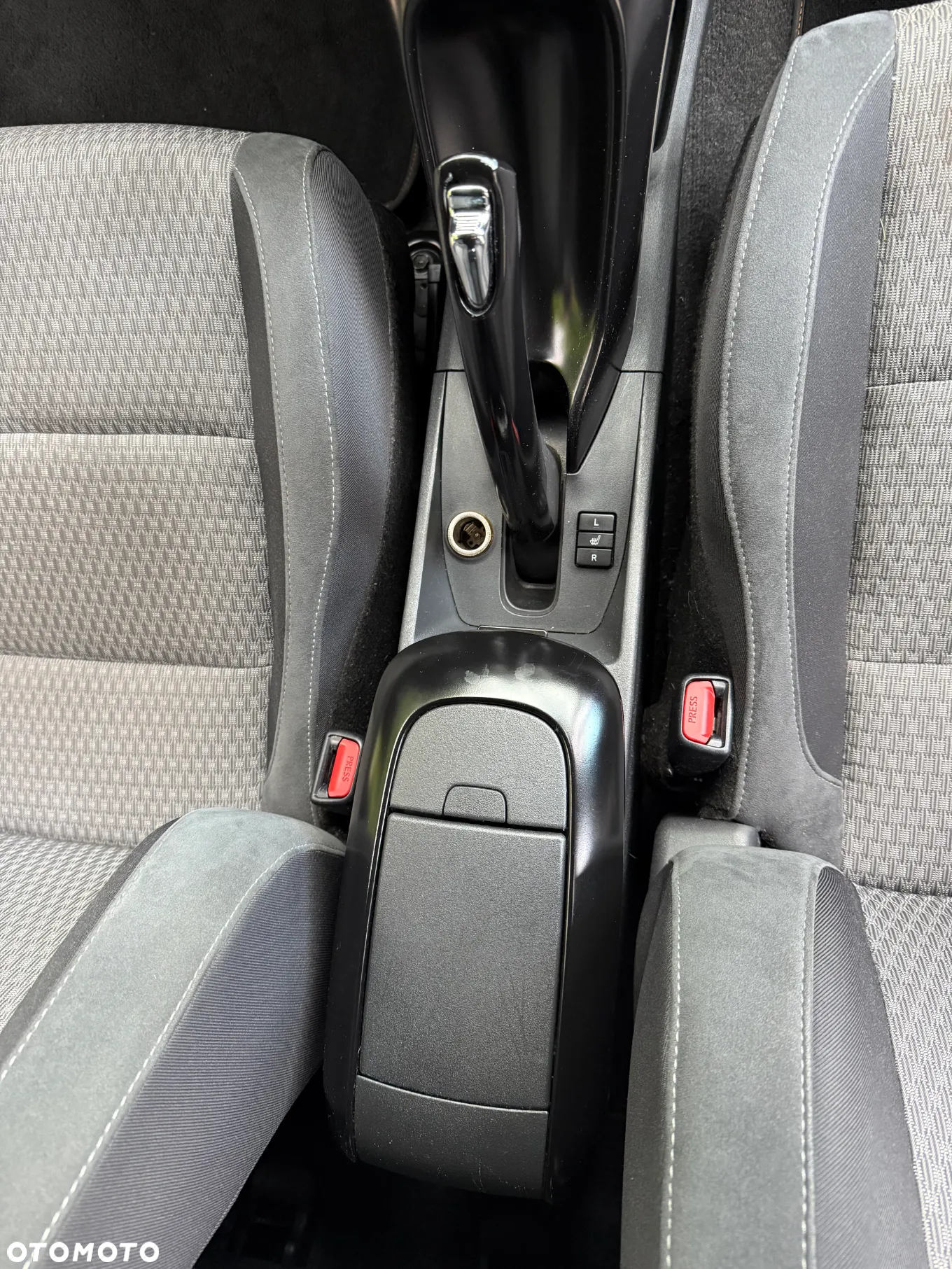 Toyota Auris 2.0 D-4D Prestige - 28