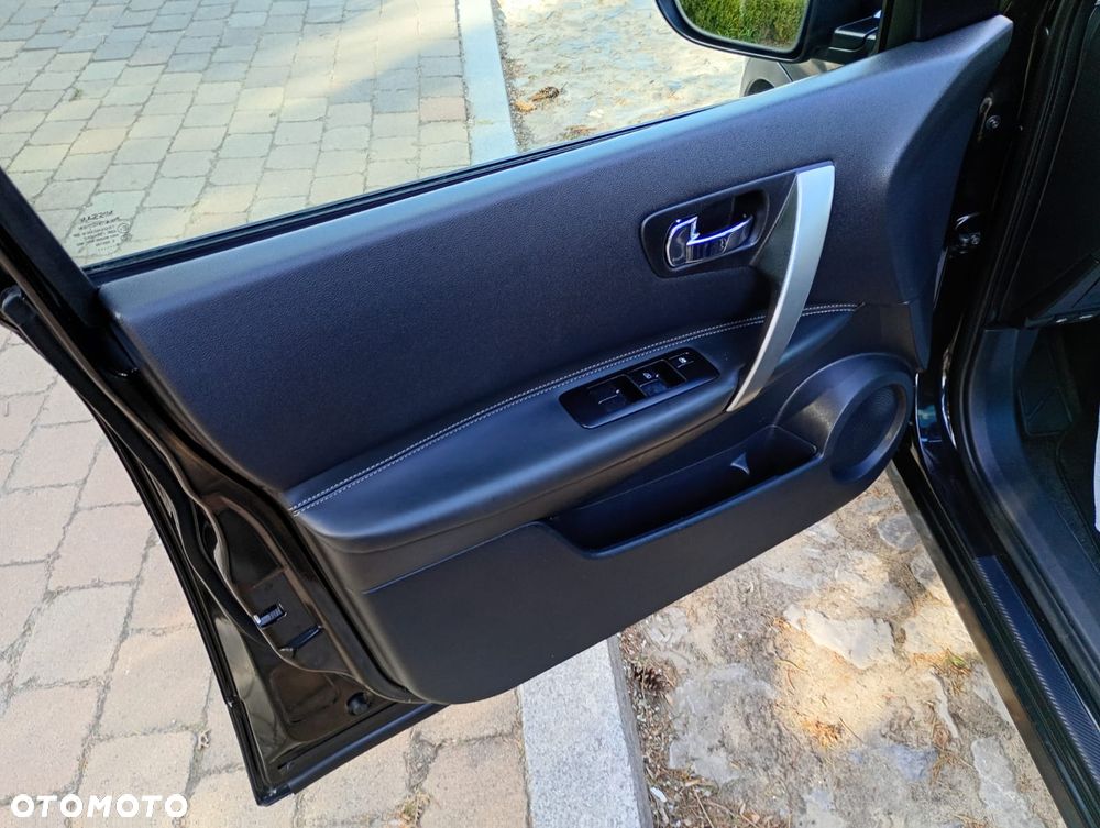 Nissan Qashqai 2.0 dCi 4 x 4 DPF tekna - 26