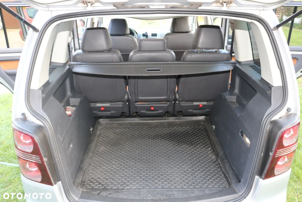 Volkswagen Touran 2.0 TDI DPF Highline DSG - 10