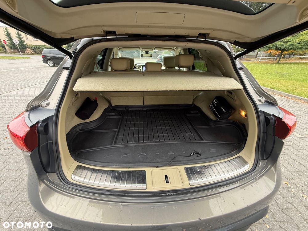 Infiniti QX70 - 7