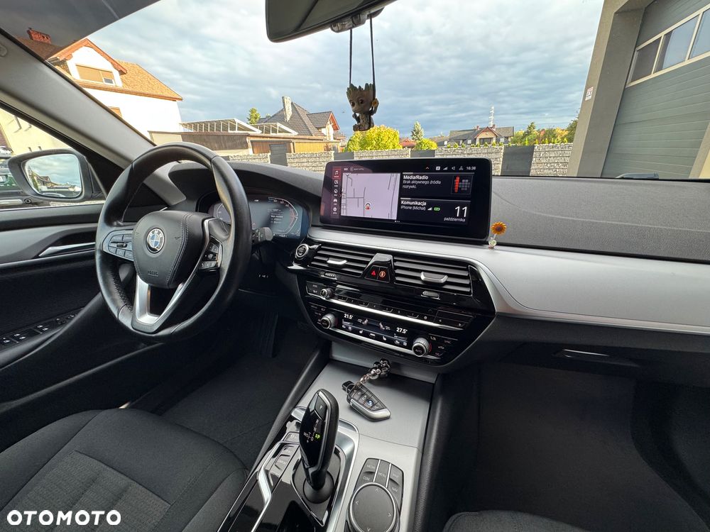 BMW Seria 5 2021 photo 3