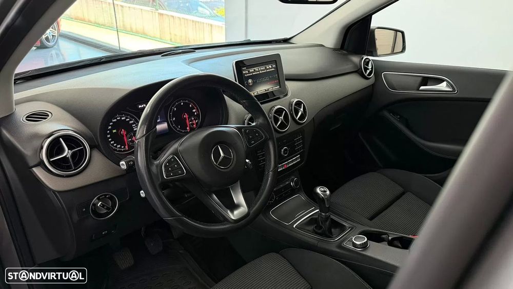 Mercedes-Benz B 180 - 12