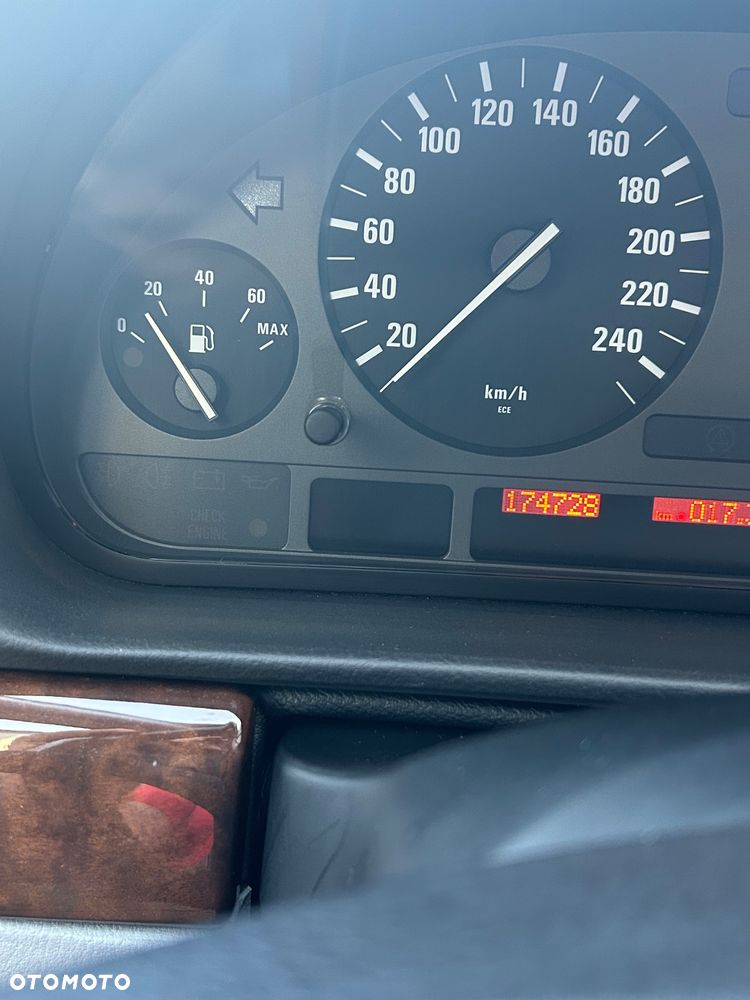 BMW Seria 7 728i - 12