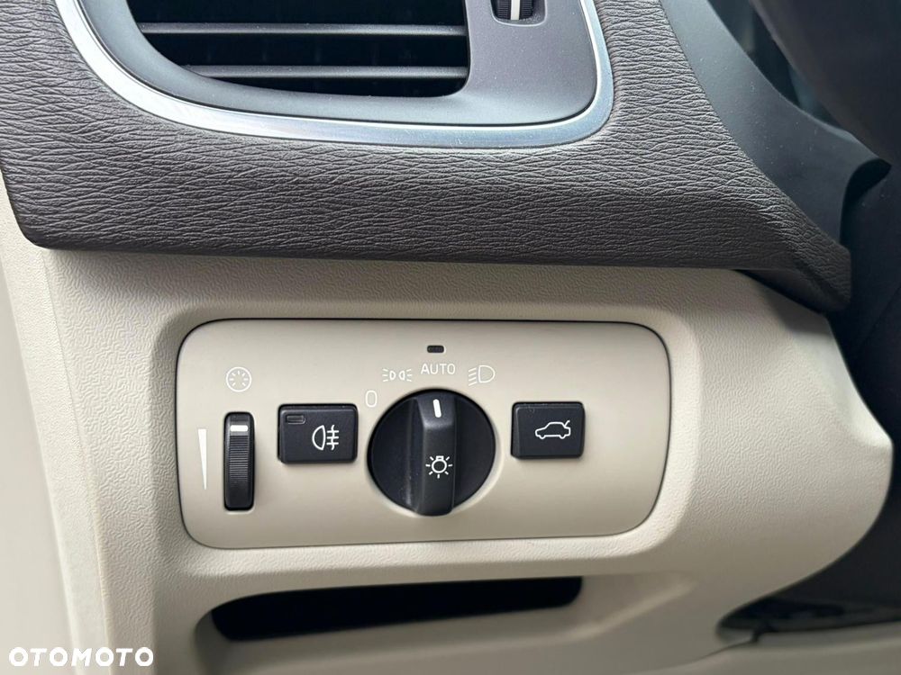 Volvo V40 D2 Summum - 14