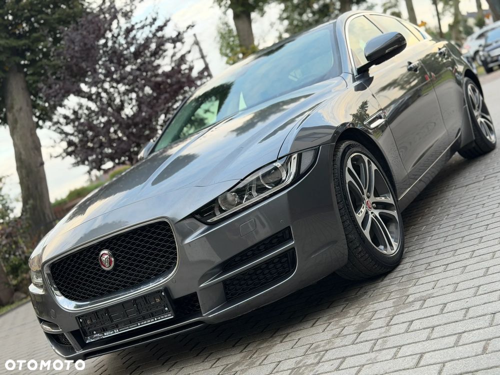 Jaguar XE 2.0 D Portfolio - 20