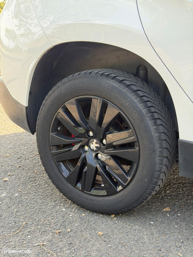 Peugeot 2008 1.2 PureTech Allure - 20