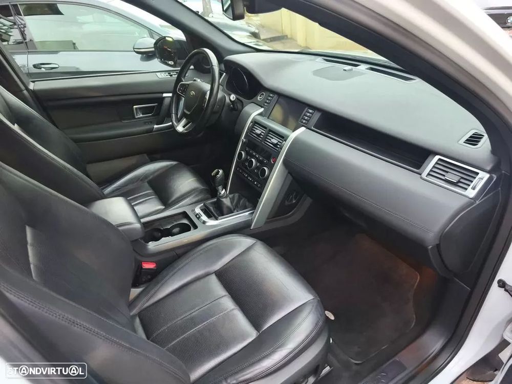 Land Rover Discovery Sport TD4 HSE Luxury - 23