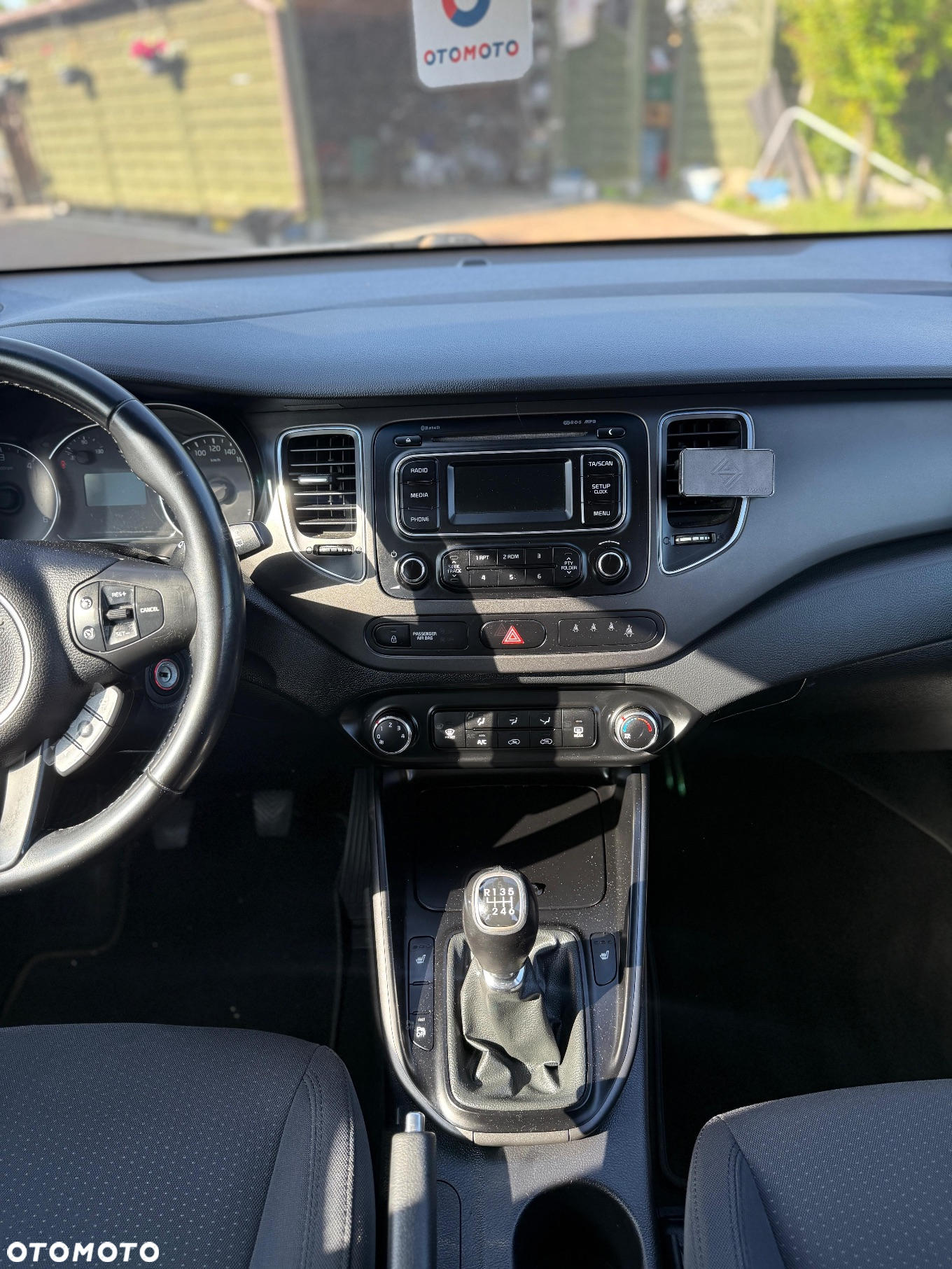 Kia Carens - 24