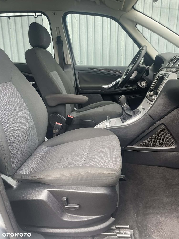Ford Galaxy 2.0 Ghia - 25