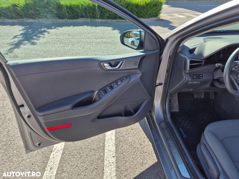 Hyundai IONIQ - 13