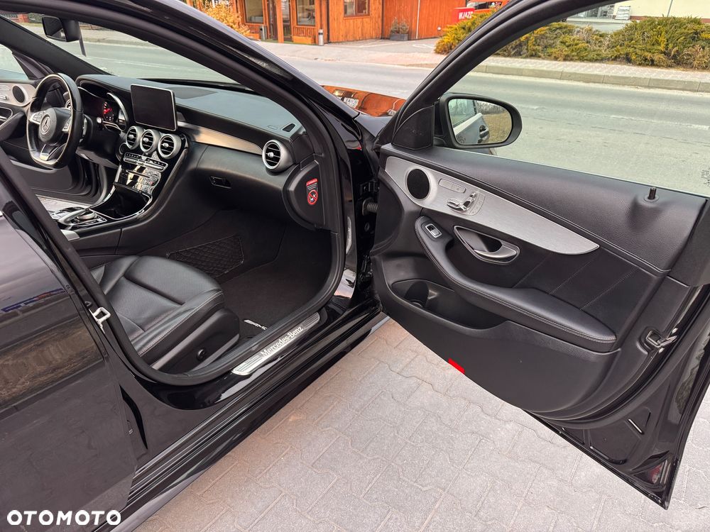 Mercedes-Benz Klasa C 200 7G-TRONIC AMG Line - 22