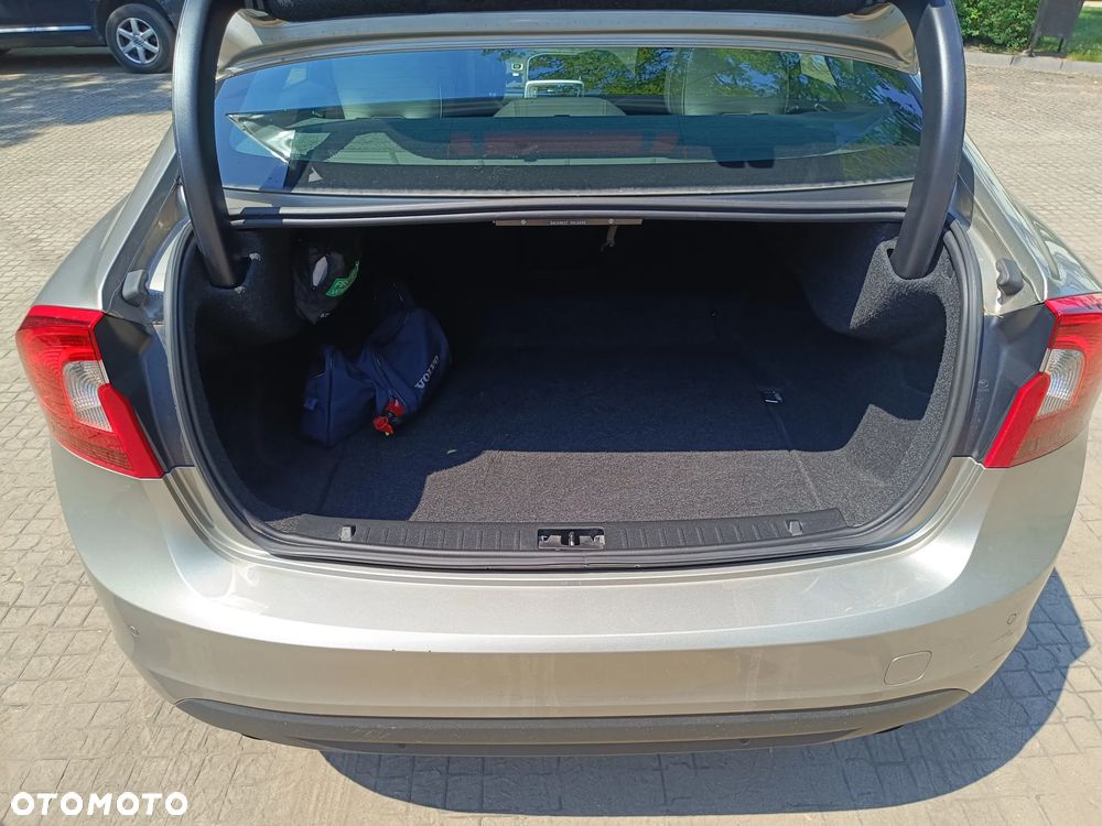 Volvo S60 T4 Momentum - 10