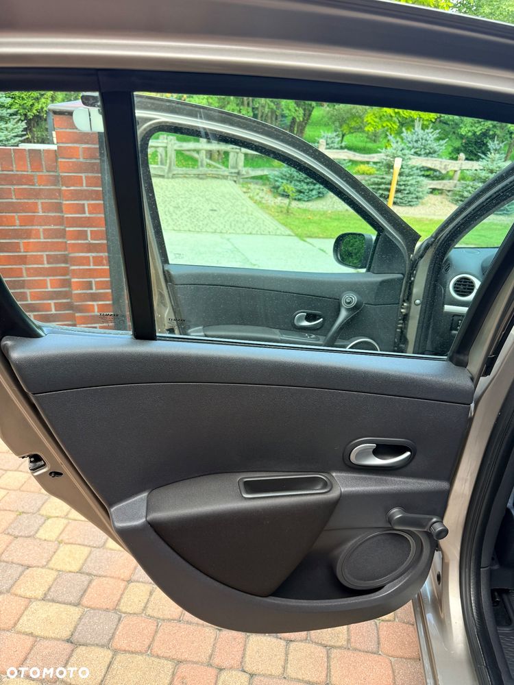 Renault Clio 1.2 16V 75 Dynamique - 23