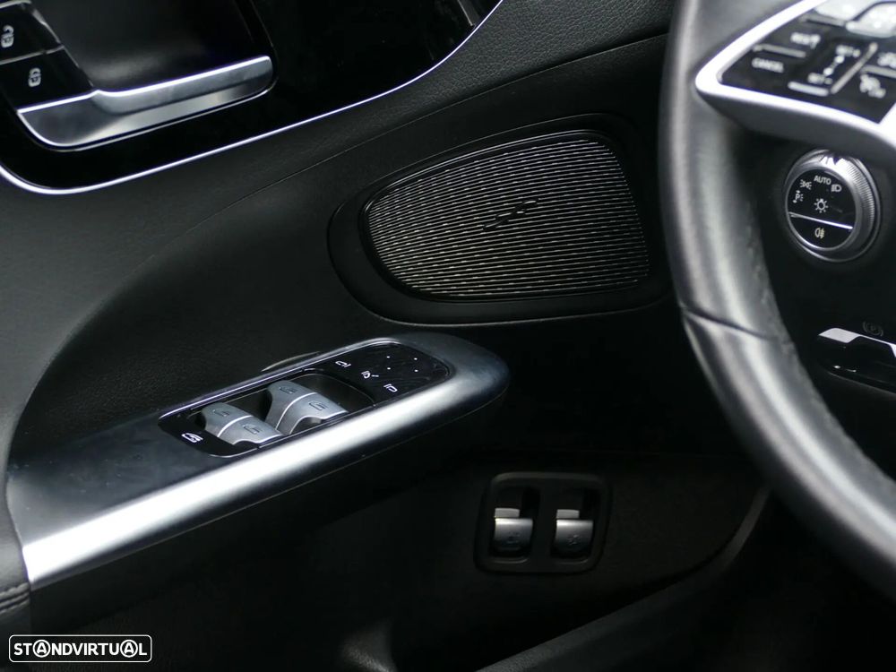 Mercedes-Benz C 300 e Avantgarde - 36