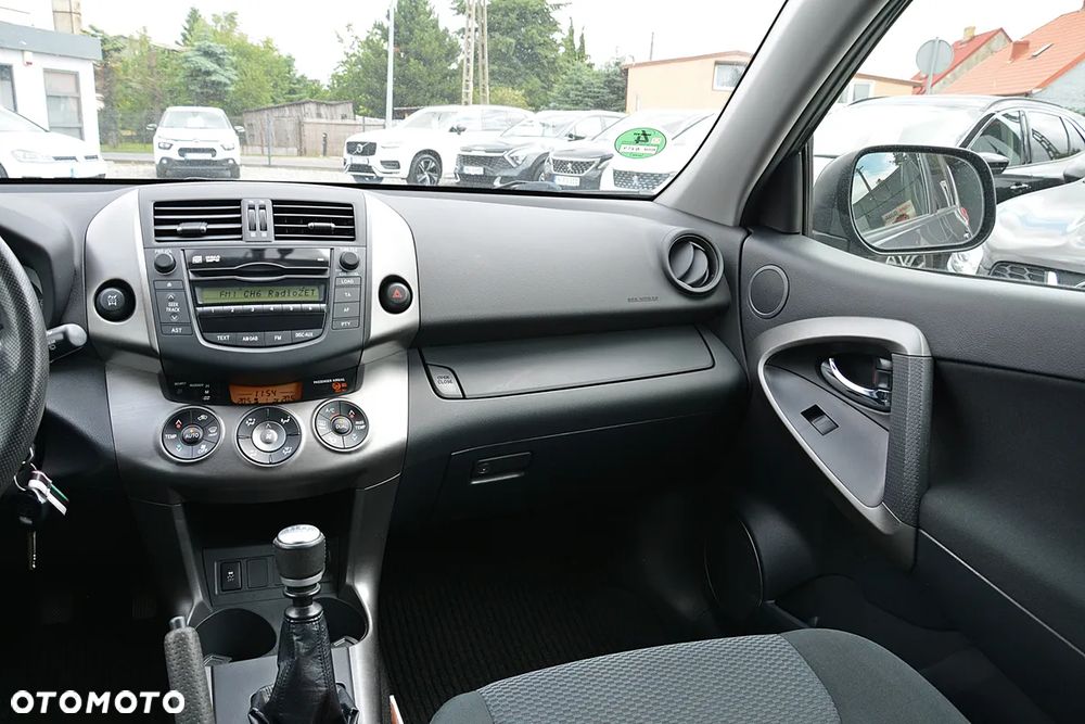 Toyota RAV4 2.2 D-4D Sol - 25