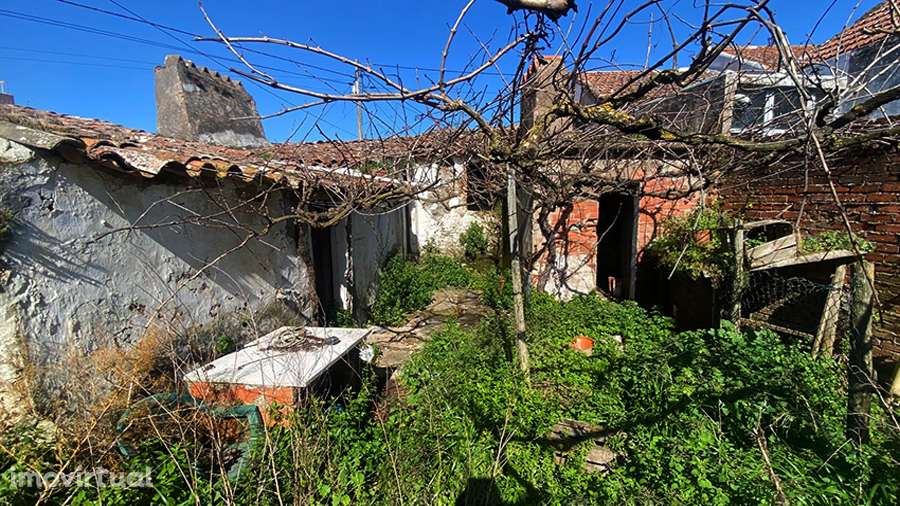 Moradia, logradouro, anexo, para recuperar, aldeia Famões, Bombarral - Grande imagem: 3/17