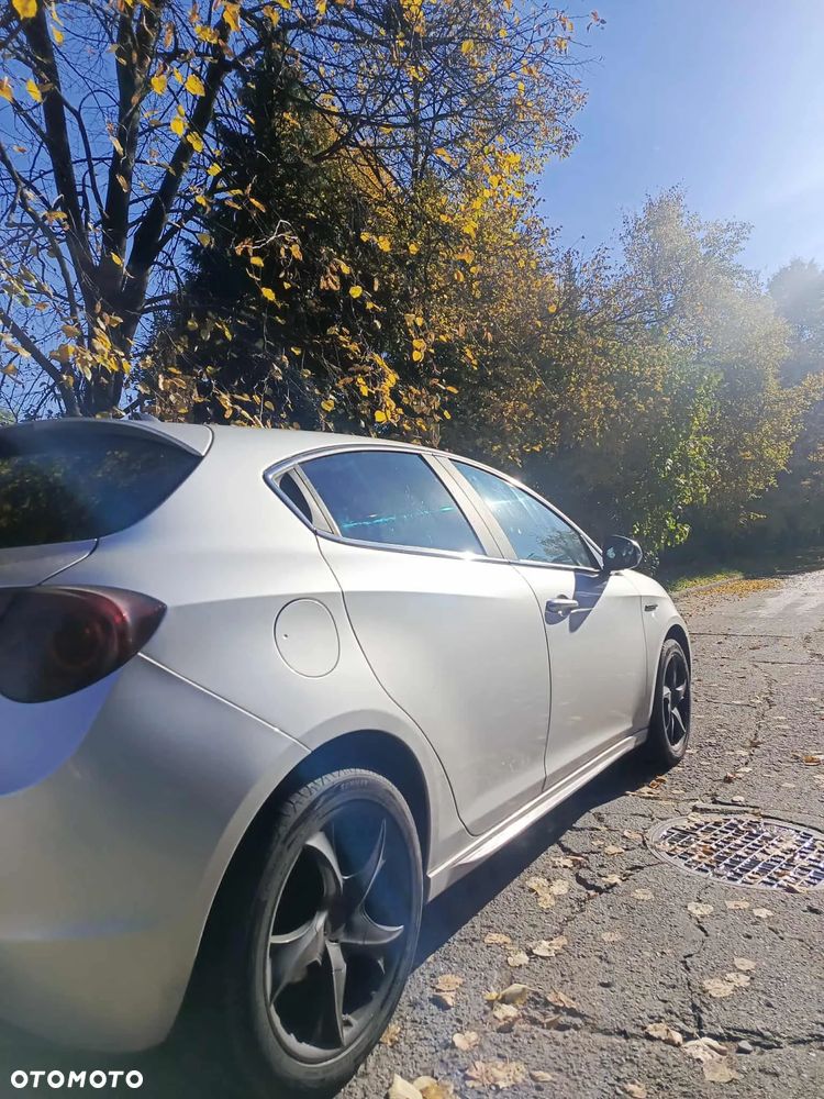 Alfa Romeo Giulietta 2.0 JTDM Distinctive - 6