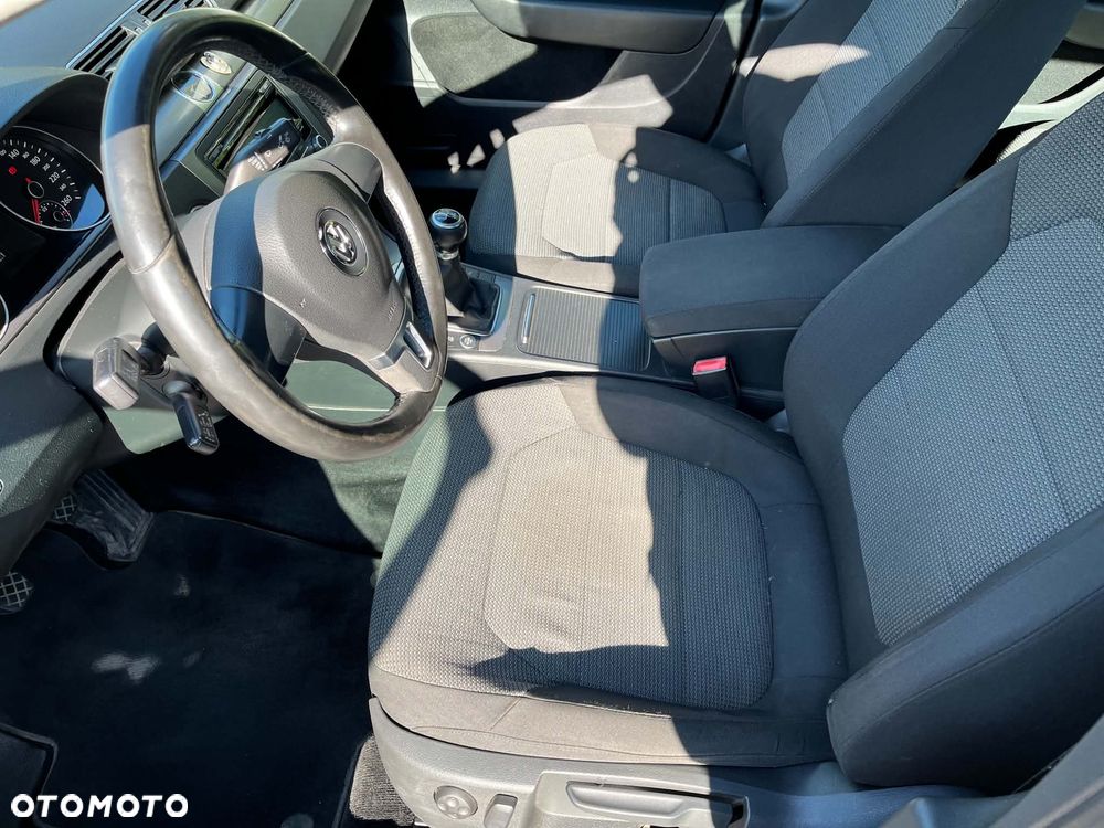 Volkswagen Passat - 8