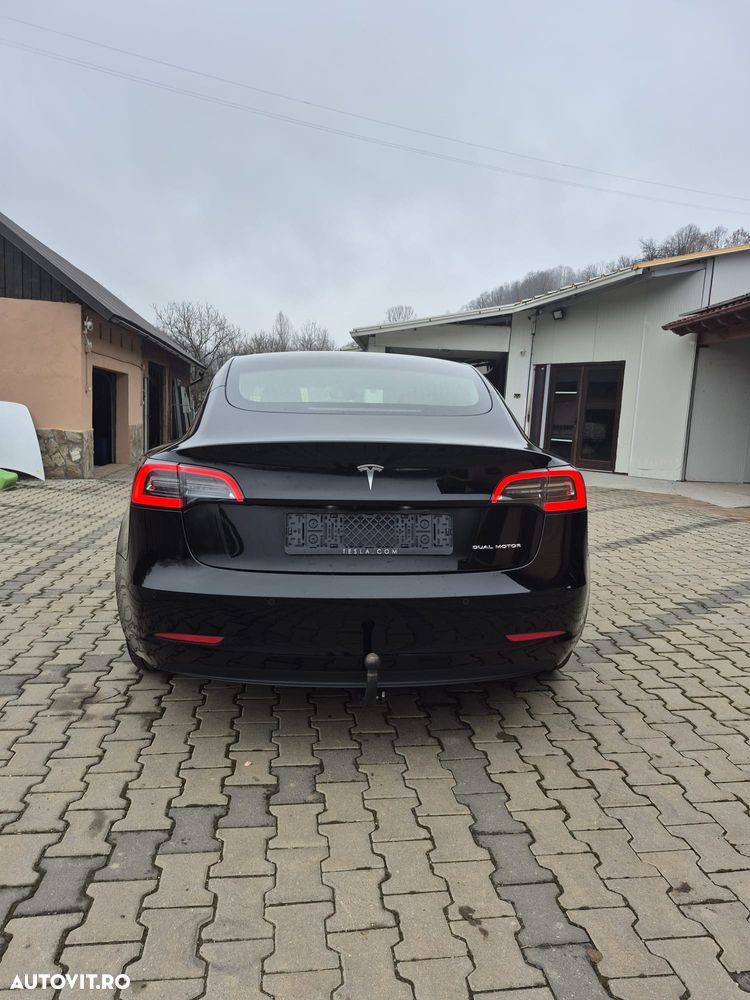 Tesla Model 3 - 5