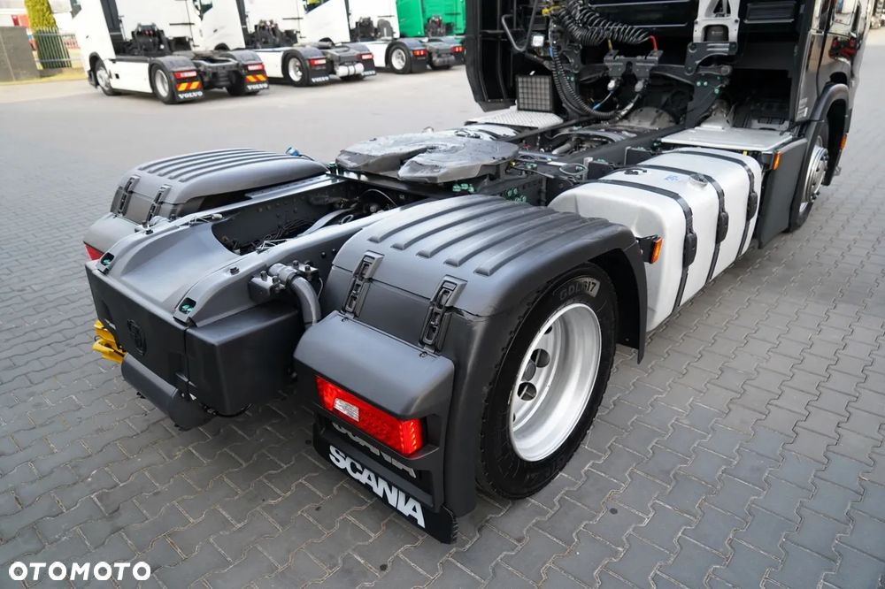 Scania S 500 / RETARDER / LOW DECK / MEGA / BAKI 1 400 L / KLIMA POSTOJOWA / PO ZŁOTYM KONTRAKCIE SERWISOWYM / - 16