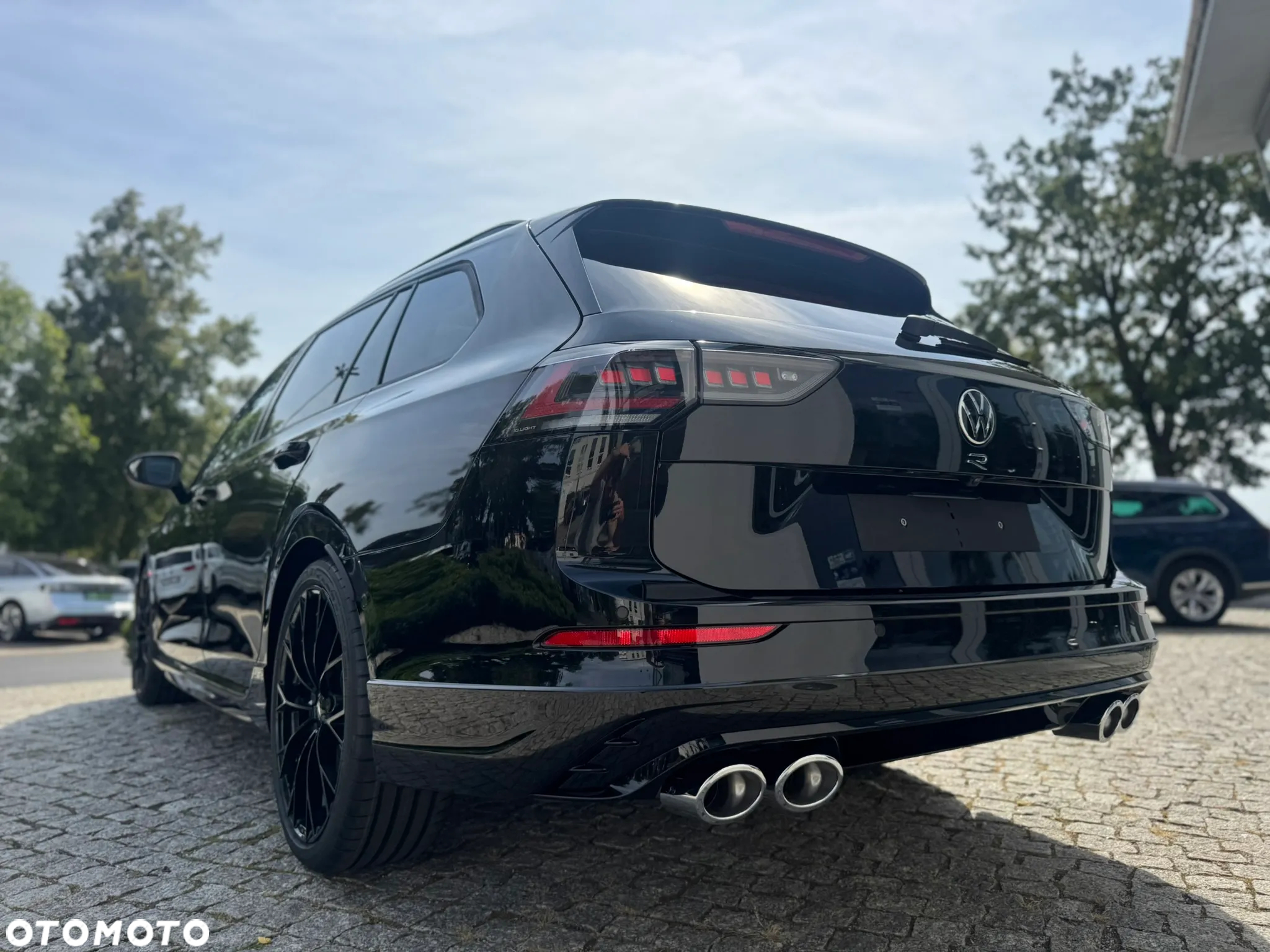 Volkswagen Golf VIII 2.0 TSI 4Motion R - 32