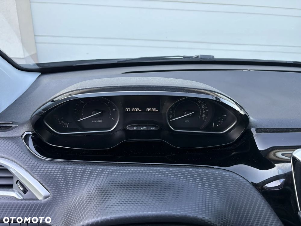 Peugeot 208 1.2 PureTech Style - 10