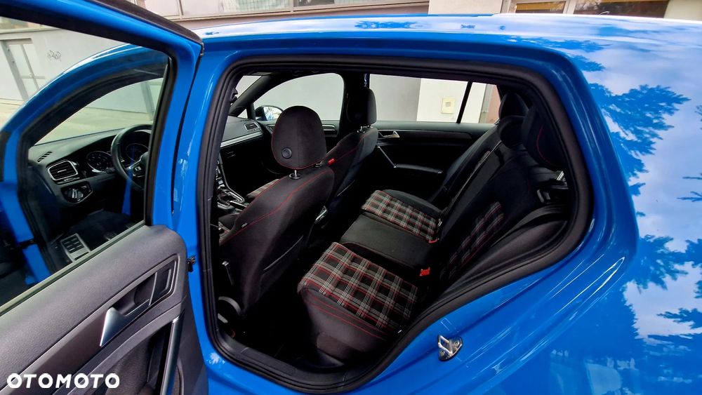 Volkswagen Golf - 22