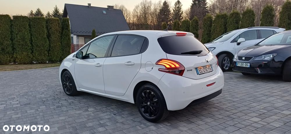 Peugeot 208 1.2 VTi Style - 4