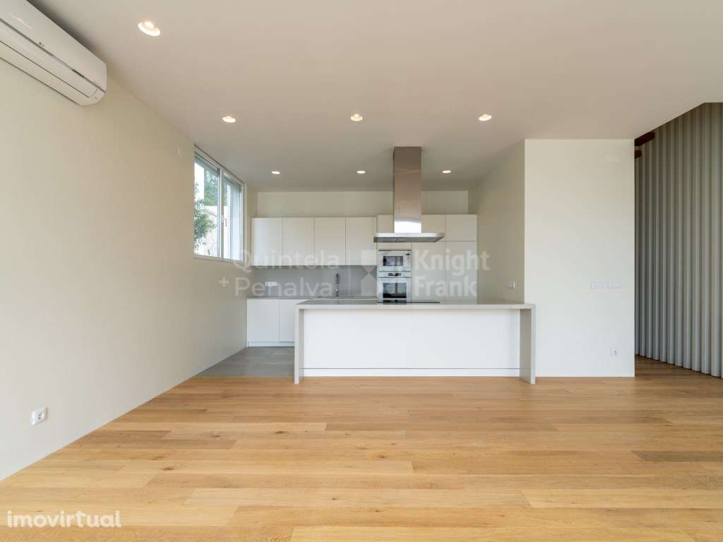 Moradia T4 para arrendamento com jardim, piscina e vista mar no Est... - Grande imagem: 5/26