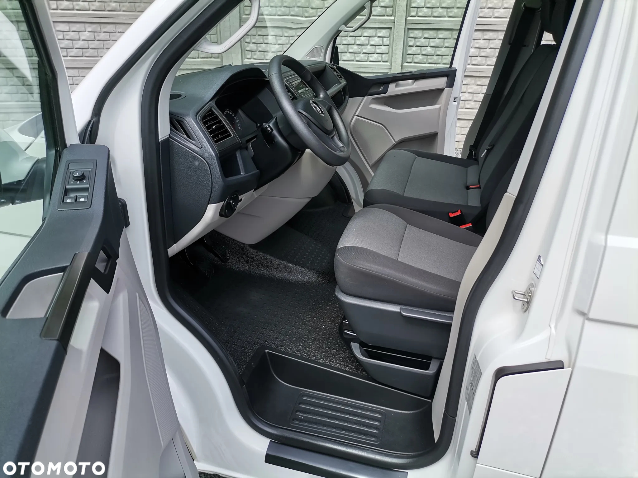 Volkswagen Transporter T6 TDI L2H1 Plus Comfortline - 6