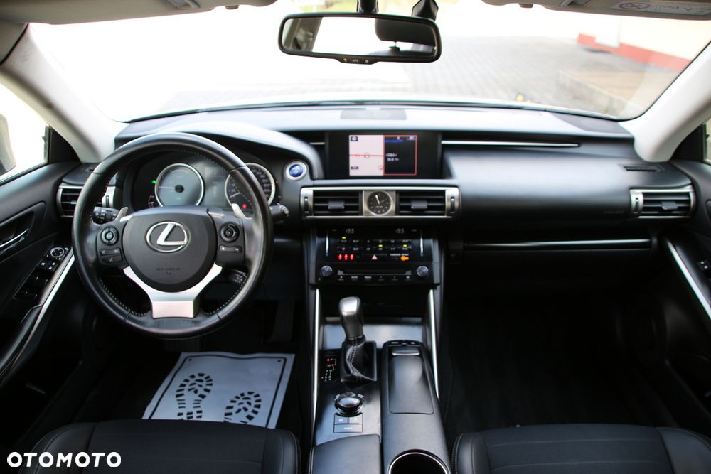 Lexus IS - 15