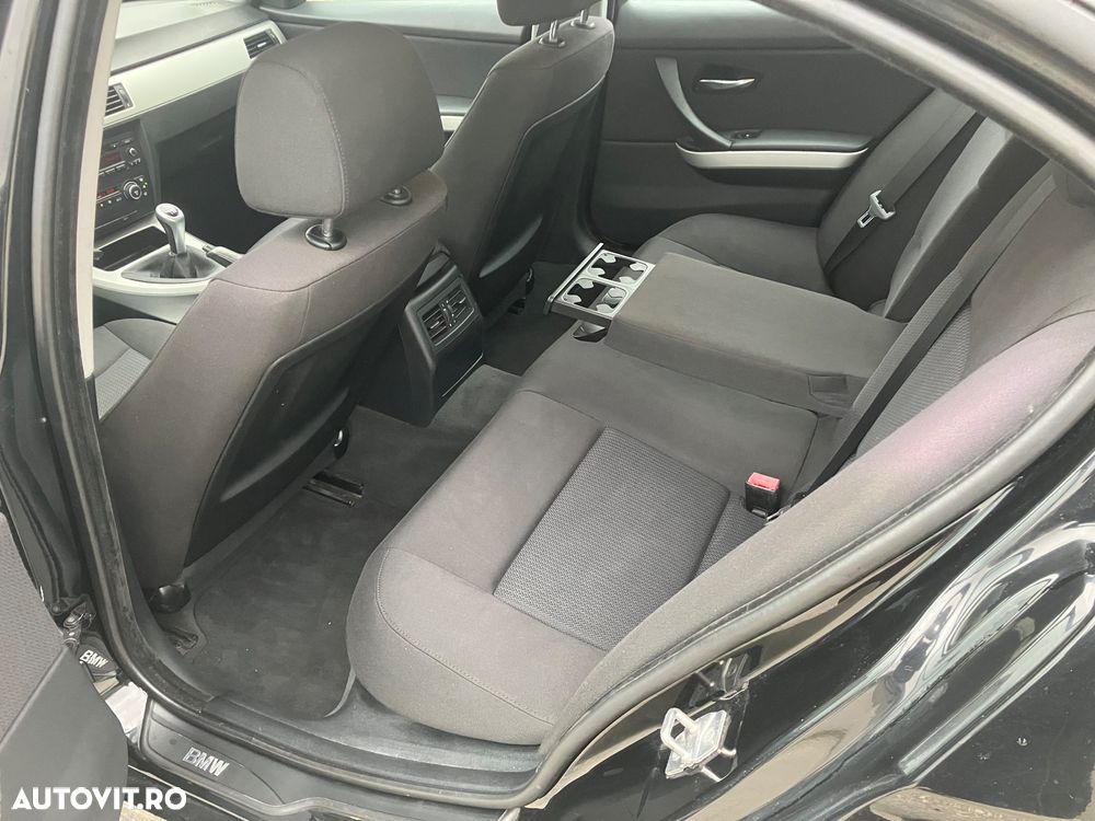 BMW Seria 3 318i - 5