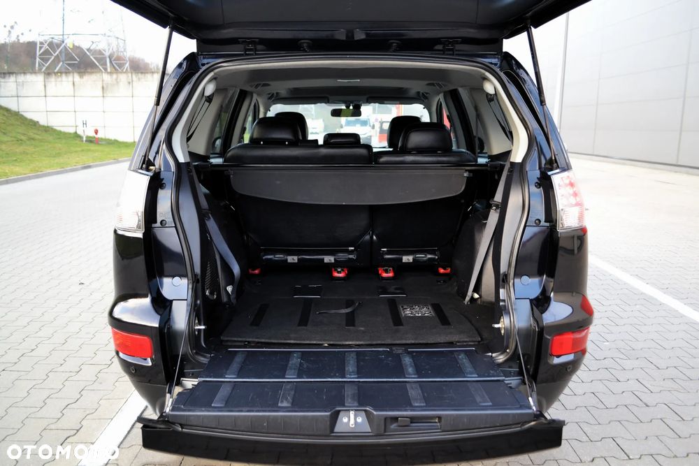 Mitsubishi Outlander 2.4 Intense + CVT - 31