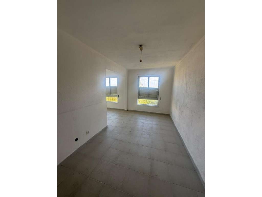 Apartamento T3 no Largo Alberto Mendes Fialho, 4 - Grande imagem: 2/8