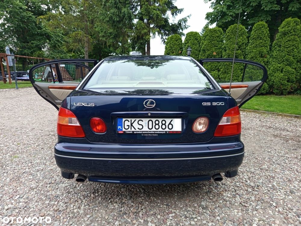 Lexus GS - 10