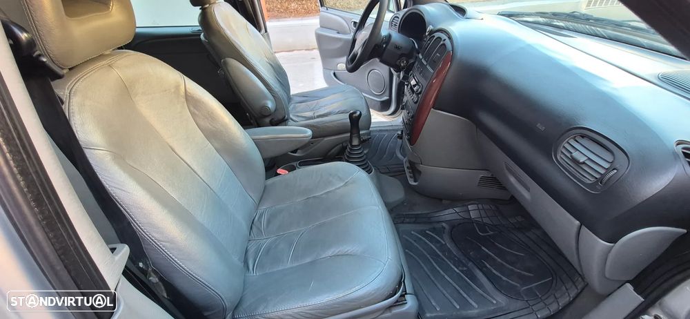 Chrysler Voyager - 11
