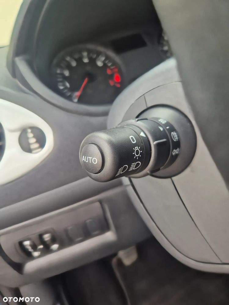 Renault Clio 1.2 16V 75 Yahoo - 20