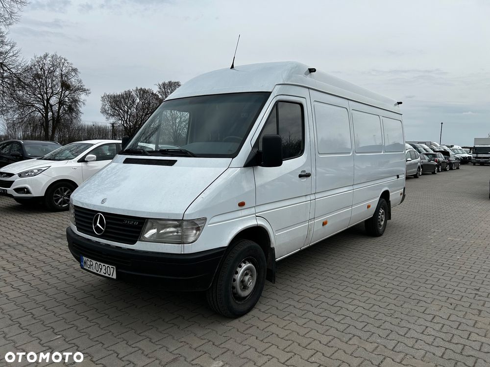 Mercedes-Benz Sprinter - 1