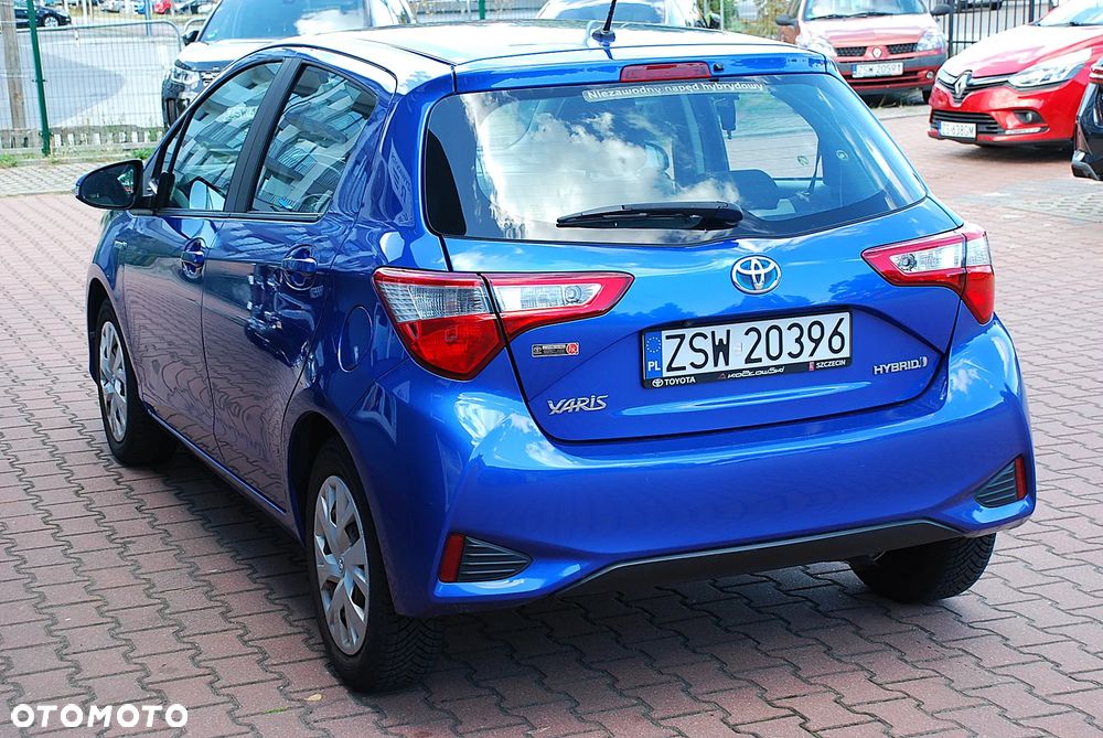 Toyota Yaris Hybrid 100 Life - 34