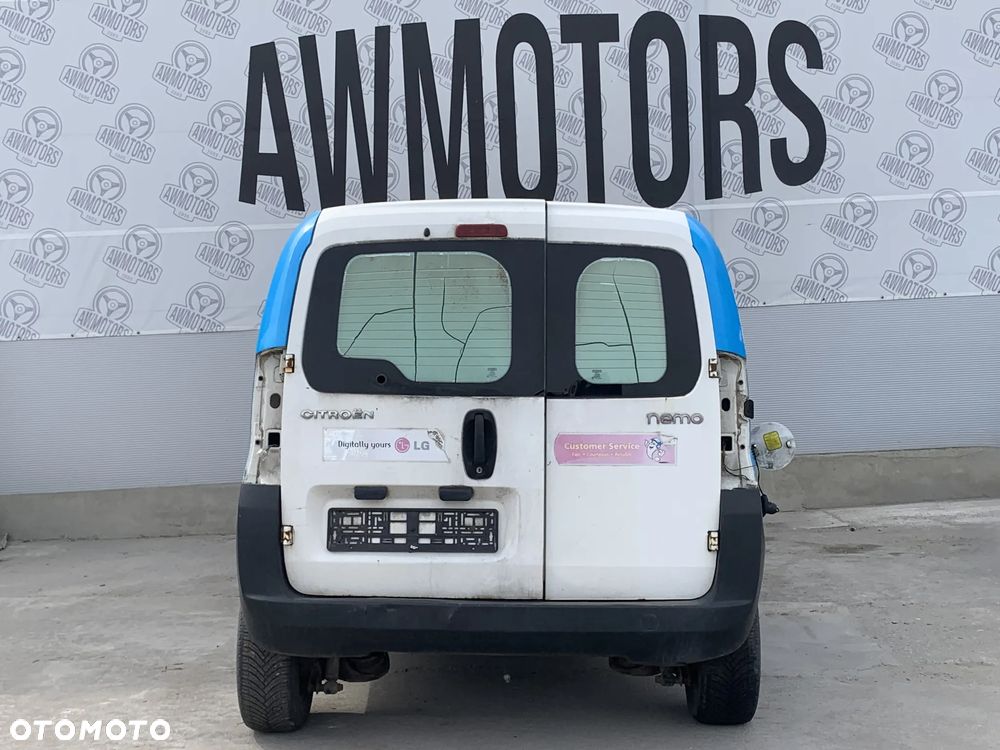 FIAT FIORINO 2011 *SAMOCHÓD NA CZĘŚCI* 4769 MASKA, LAMPA, DRZWI, LUSTERKO, ZDERZAK, GRILL, BŁOTNIK, KLAPA, BELKA, DESKA, FOTELE, KANAPA, ĆWIARTKA KIEROWNICA, TARCZE, ZACISKI, ZAWIESZENIE, KOMPLETNY PRZÓD, KOMPLETNY TYŁ, LICZNIK, ZEGARY, PRAWE LEWE PRZÓD TYŁ - 4