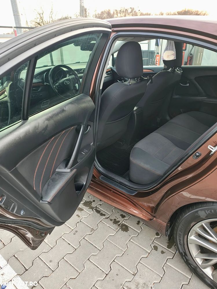 Toyota Avensis 2.0 D-4D Executive Terracotta - 14