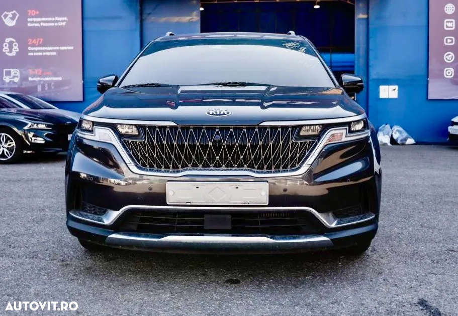 Kia Carnival - 11
