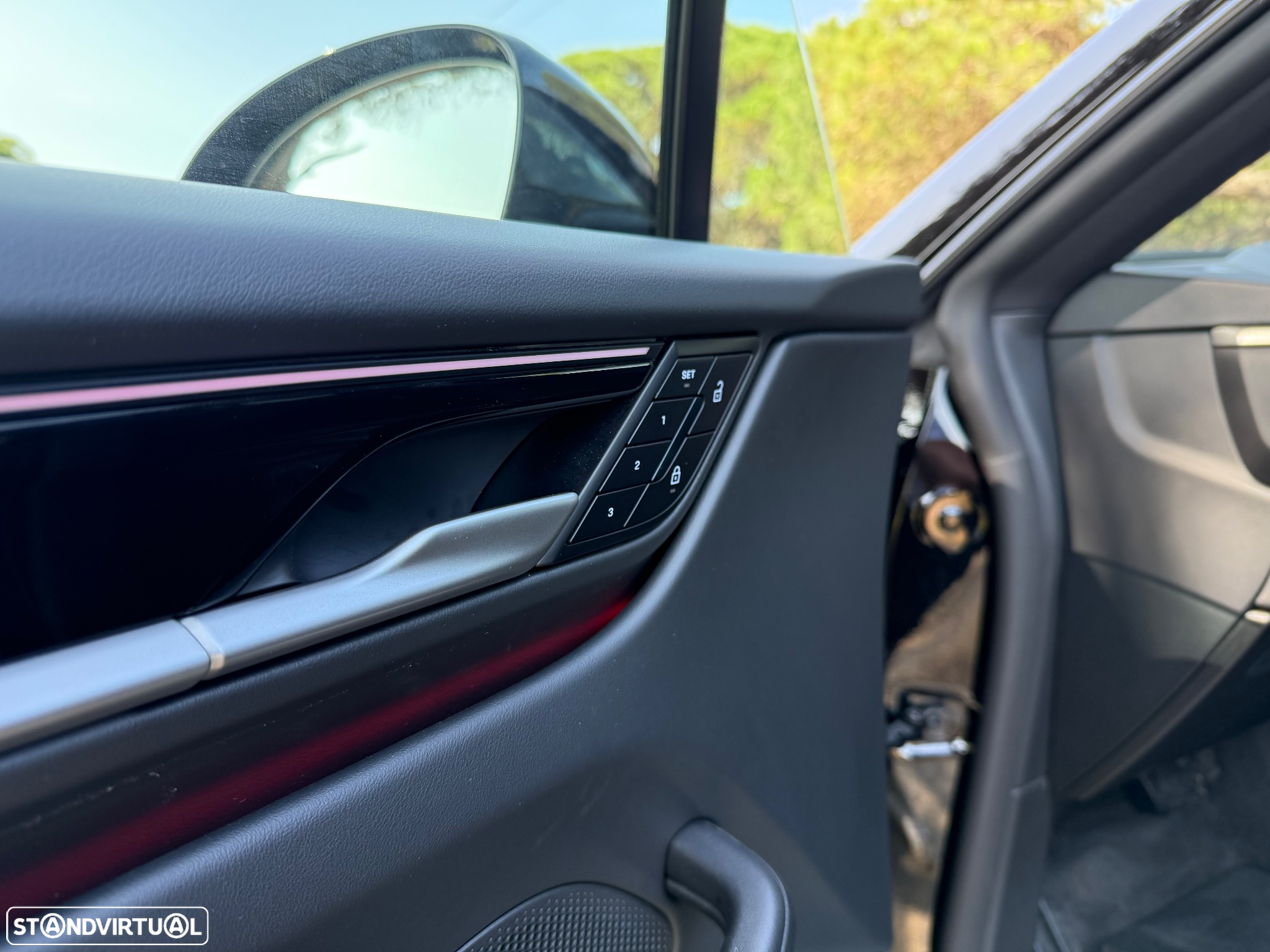 Porsche Macan Electric 4 - 11