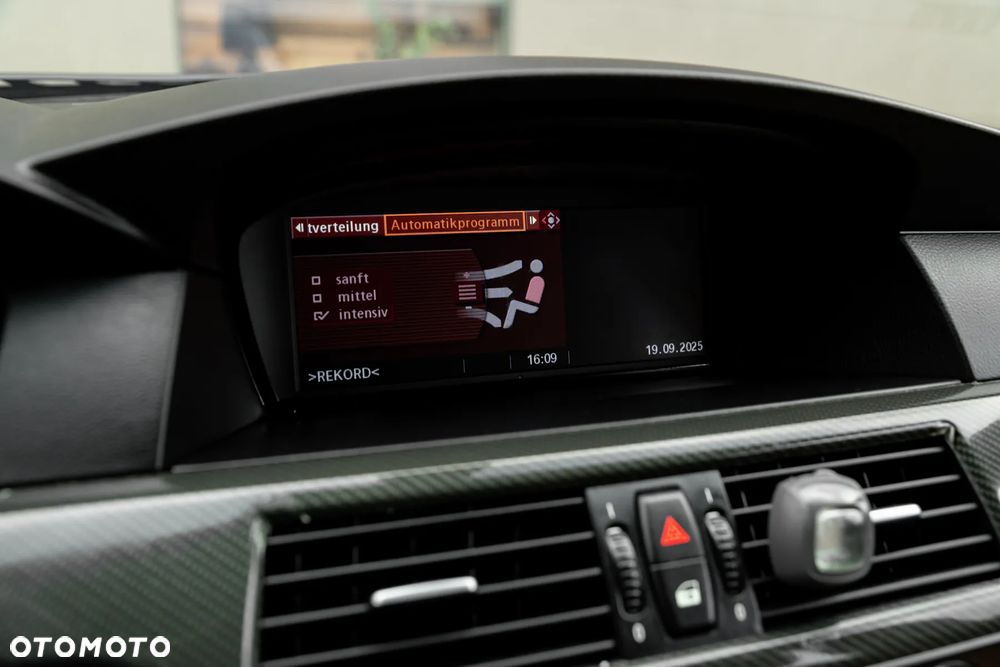 BMW Seria 5 525xi Edition Exclusive - 32